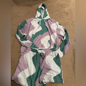 Damson Madder Wave-Pattern Hooded Sweatshirt & Shorts in Green, Lavender & White